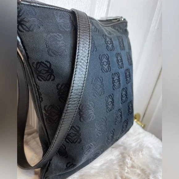 LOEWE ANAGRAM CROSSBODY BLACK/GREY BAG - Picture 3 of 15